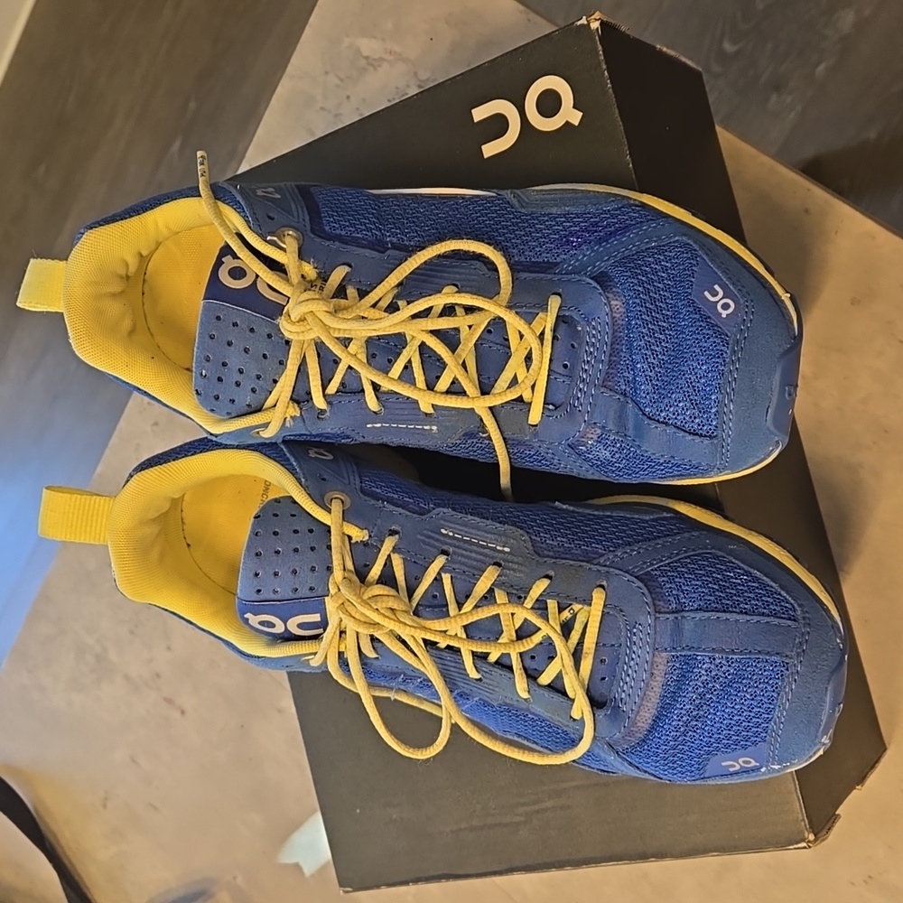 On Running Women's Shoes (Women Sz 8) - Picture 3 of 4